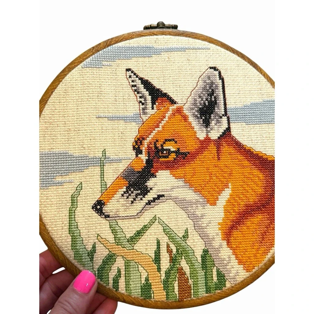 Vtg Completed Framed Red Fox Cross Stich Wall Hanging Handmade 1986 8.5” Round